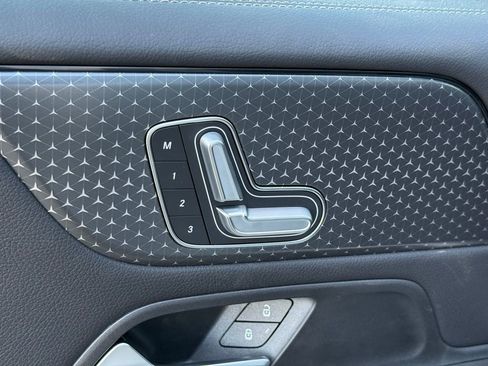 New 2026 Mercedes-Benz GLB 250 image 4