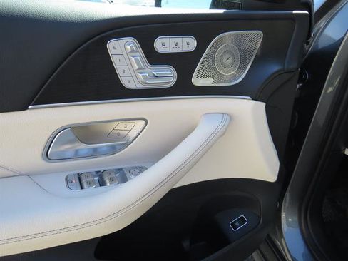 Used 2023 Mercedes-Benz GLS 450 4MATIC image 8