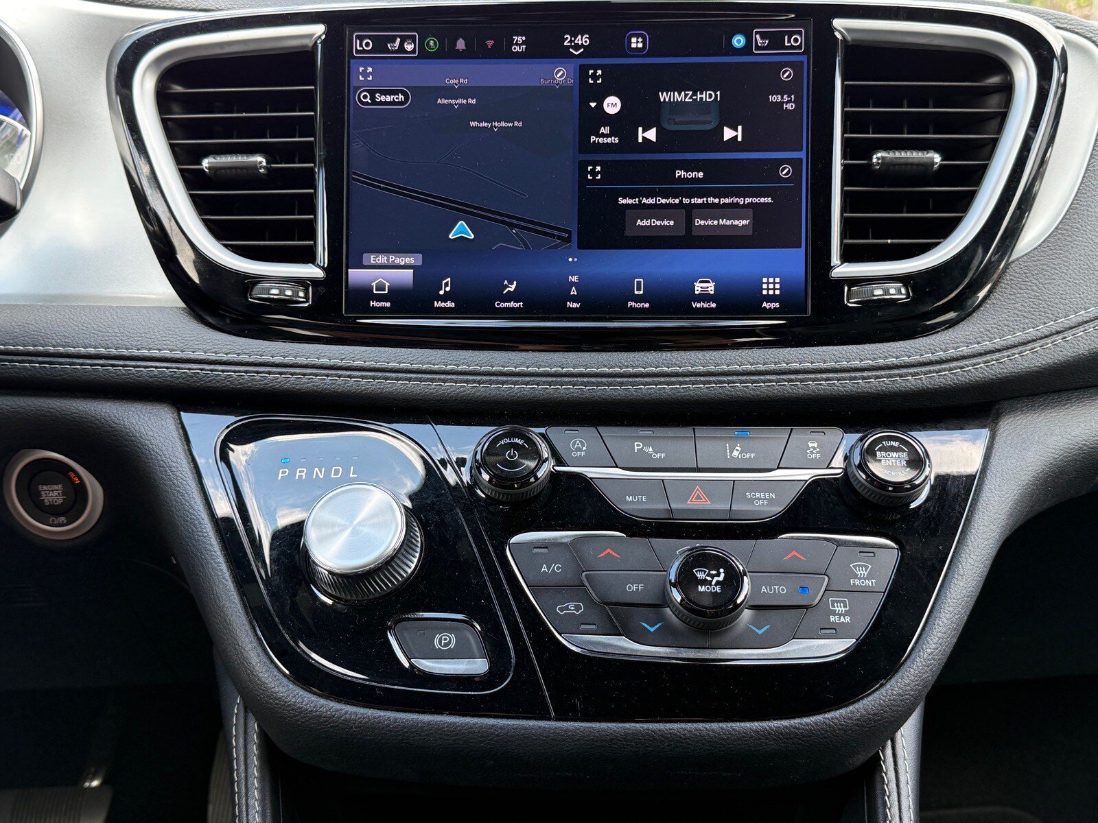Used 2025 Chrysler Pacifica Limited FWD image 17