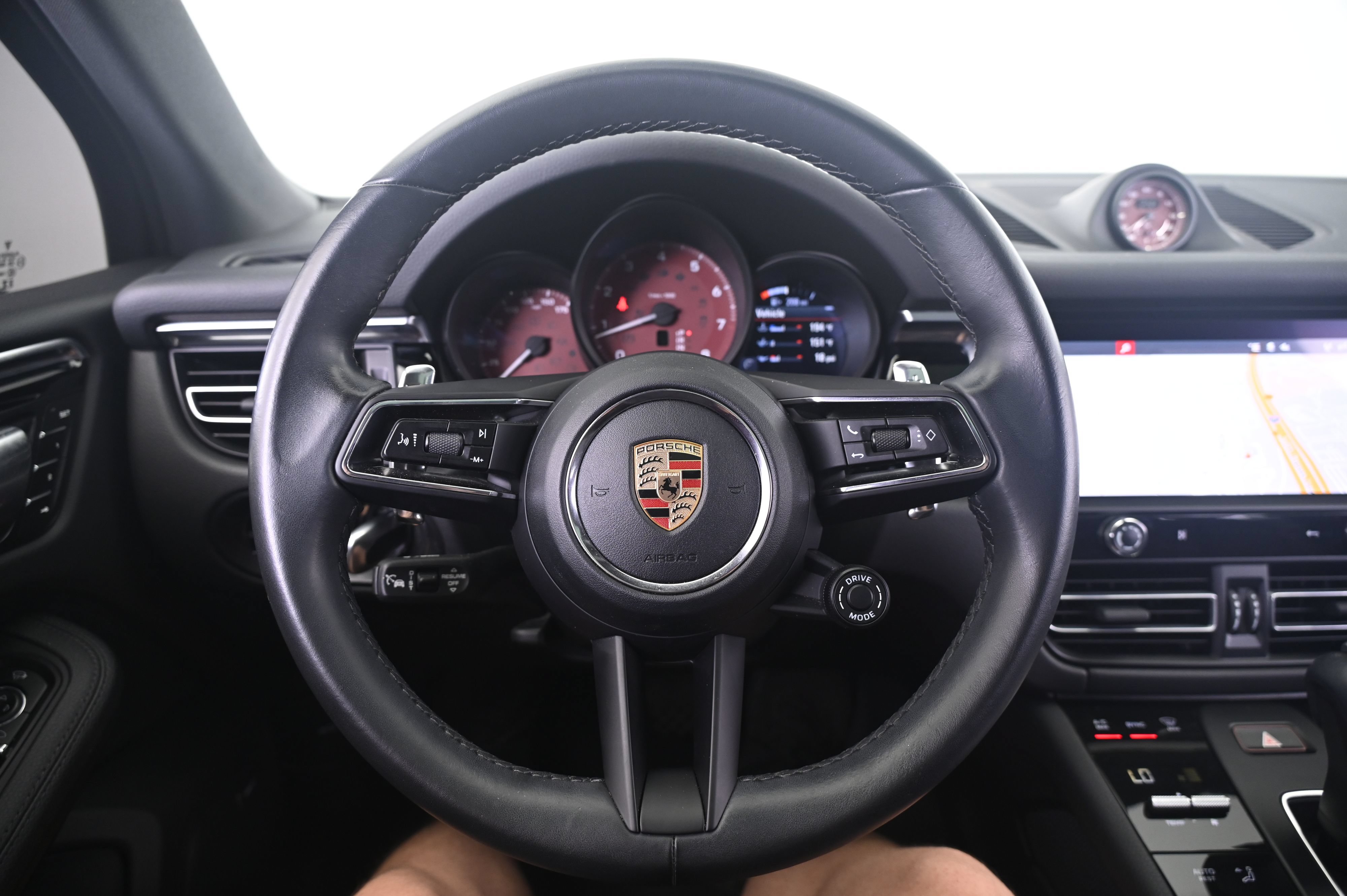 Certified 2023 Porsche Macan S AWD/4WD image 35
