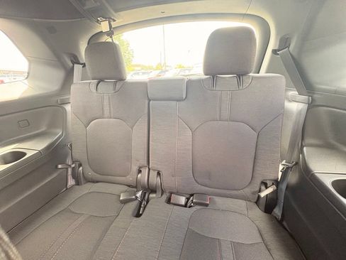Used 2025 Honda Pilot Sport image 26