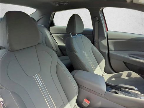 Used 2024 Hyundai Elantra SEL FWD image 26