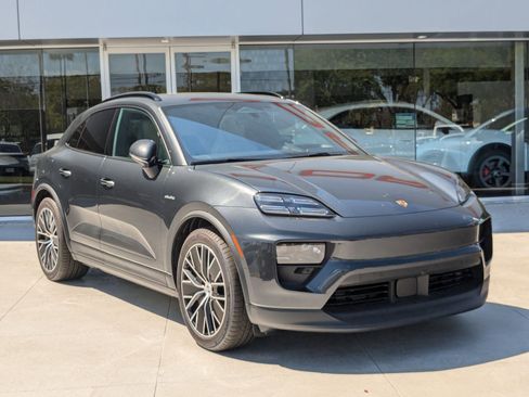 New 2024 Porsche Macan 4 Electric image 7