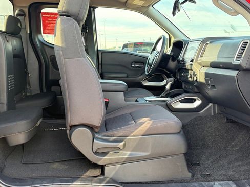 Certified 2022 Nissan Frontier SV w/ Technology Package image 34