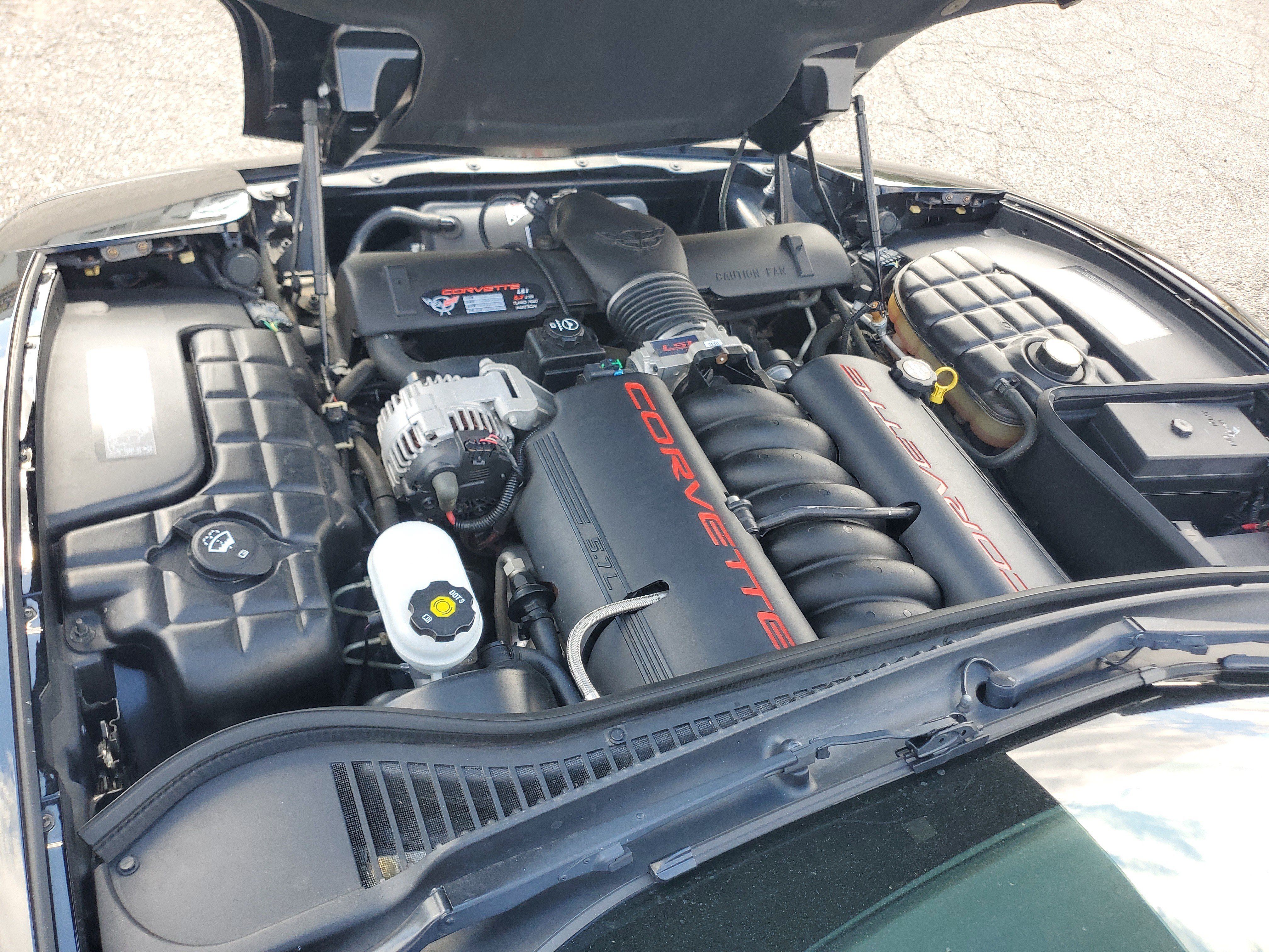 Used 2004 Chevrolet Corvette Coupe RWD image 8