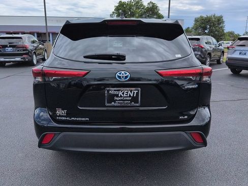 Used 2023 Toyota Highlander XLE AWD/4WD image 6