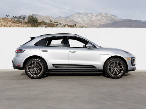 Certified 2026 Porsche Macan AWD/4WD image 8