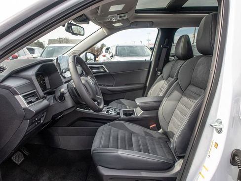 New 2025 Mitsubishi Outlander 4WD Plug-In Hybrid image 26