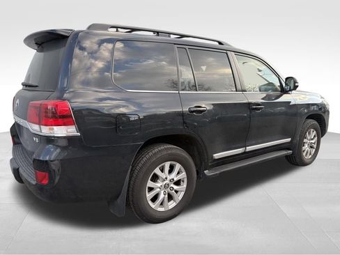 Used 2016 Toyota Land Cruiser image 3