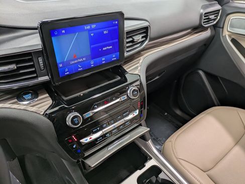 Used 2022 Ford Explorer Limited w/ Equipment Group 301A image 11