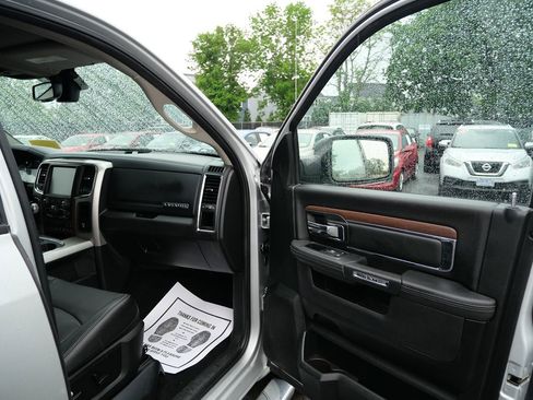 Used 2017 RAM 1500 Laramie AWD/4WD image 19