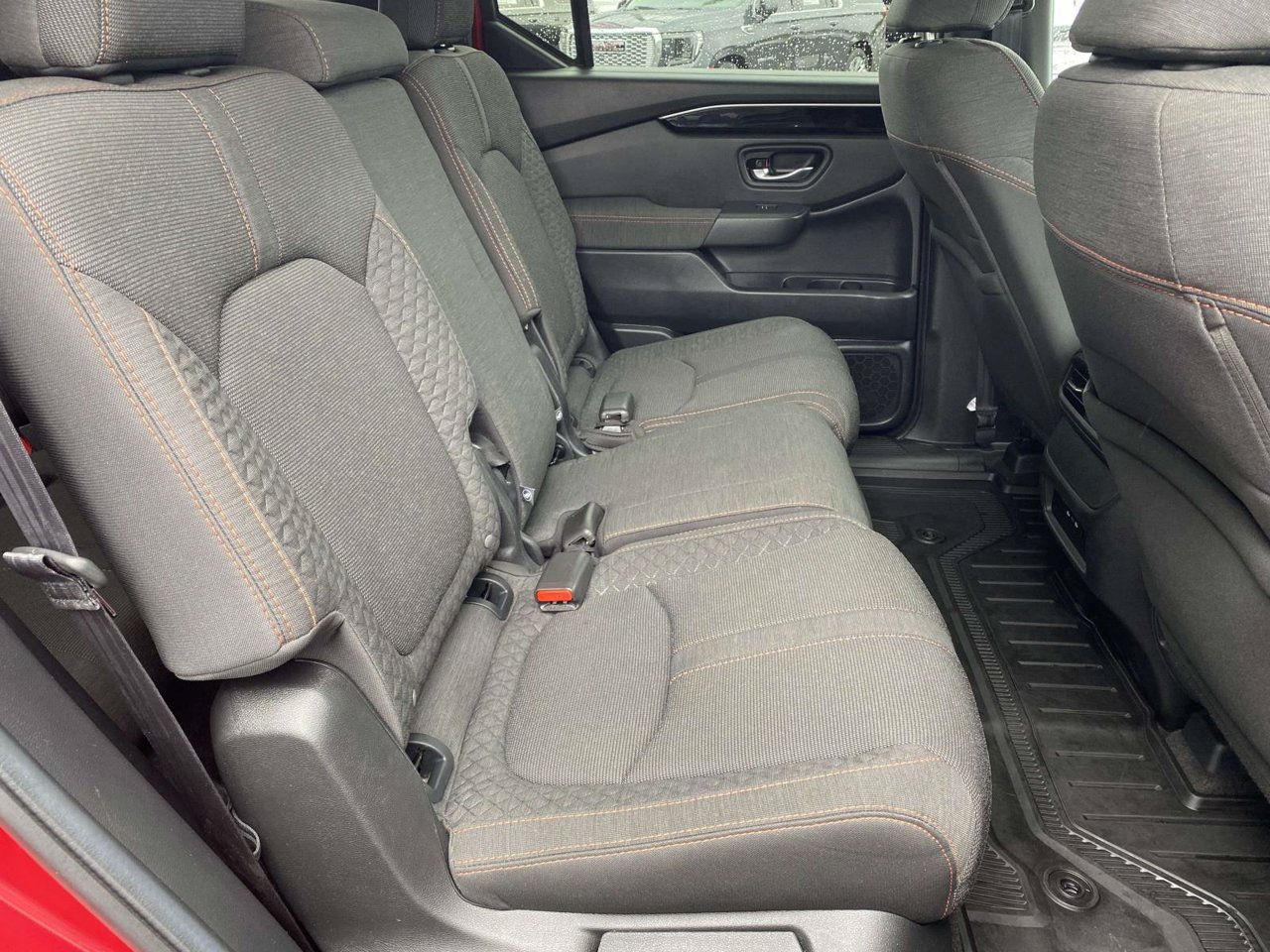 Used 2025 Honda Pilot Sport image 15