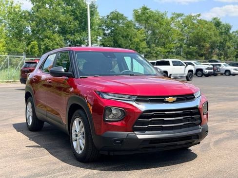 Used 2021 Chevrolet TrailBlazer LS FWD image 3