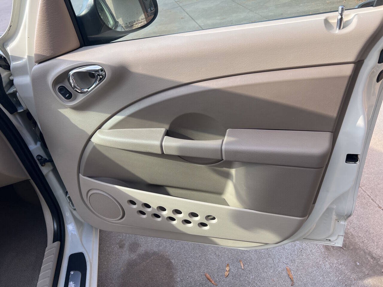 Used 2006 Chrysler PT Cruiser Limited FWD image 28