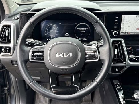 Used 2023 Kia Sorento SX image 19