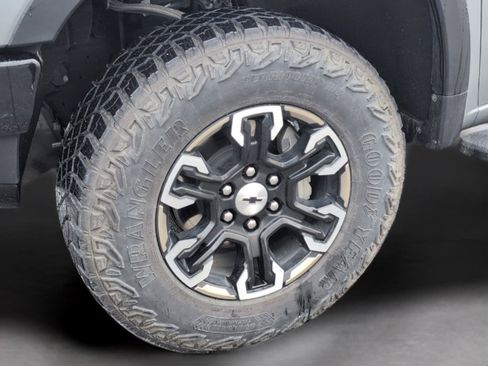 Used 2023 Chevrolet Silverado 1500 ZR2 w/ Technology Package image 11