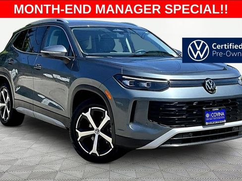 Used 2025 Volkswagen Tiguan SE FWD image 1
