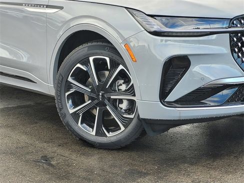 New 2026 Lincoln Nautilus Reserve image 2