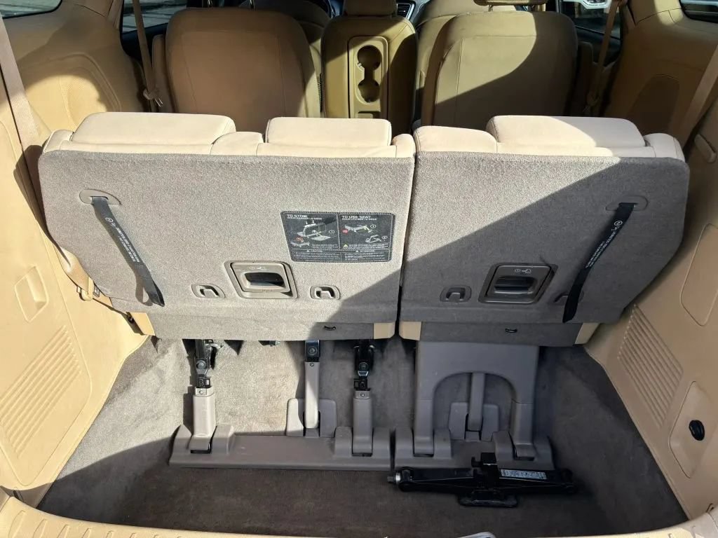 Used 2018 Kia Sedona LX FWD image 15