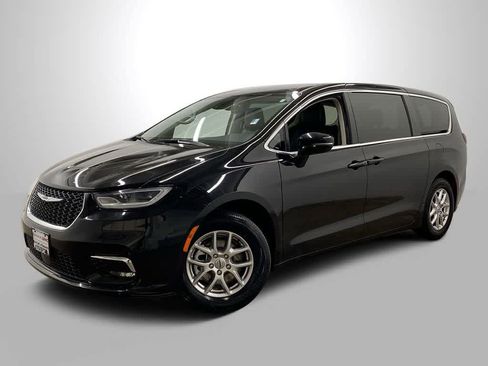 Used 2024 Chrysler Pacifica Touring-L image 1
