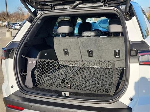 Used 2025 Chevrolet Equinox LT w/ Convenience Package II image 5