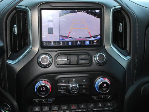 Used 2021 GMC Sierra 2500 Denali w/ Denali Black Diamond Edition AWD/4WD image 32