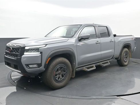 Used 2025 Nissan Frontier PRO-4X image 8