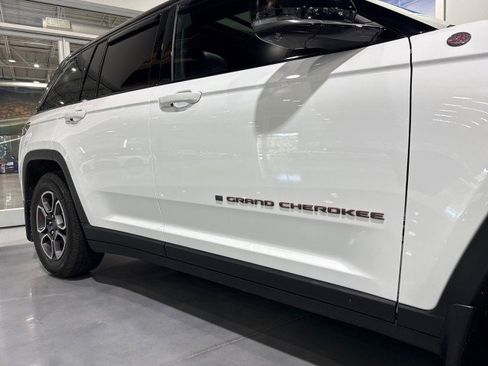 Used 2022 Jeep Grand Cherokee Trailhawk w/ ADV Protech Group II AWD/4WD image 16