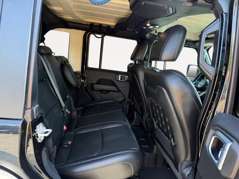 Used 2021 Jeep Wrangler Unlimited Rubicon 4xe w/ Cold Weather Group AWD/4WD image 18