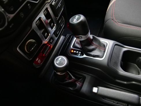 Used 2019 Jeep Wrangler Rubicon AWD/4WD image 26