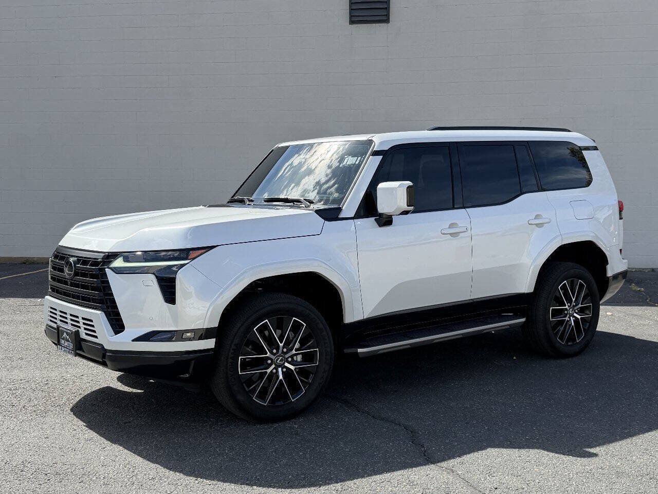 Used 2025 Lexus GX 550 w/ Accessory Package (2T) AWD/4WD image 2