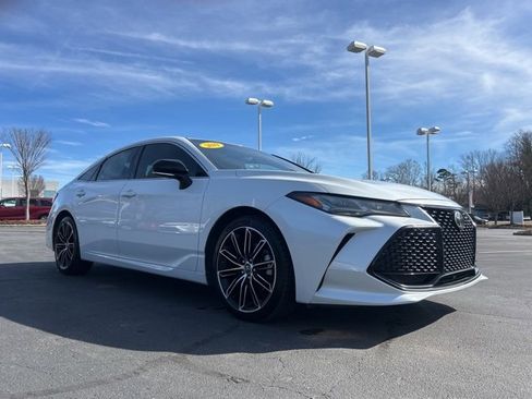 Used 2019 Toyota Avalon Touring image 3