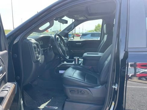 Used 2021 Chevrolet Silverado 1500 LT Trail Boss w/ Convenience Package II AWD/4WD image 3