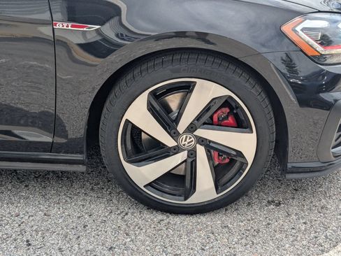 Used 2018 Volkswagen GTI SE FWD image 13