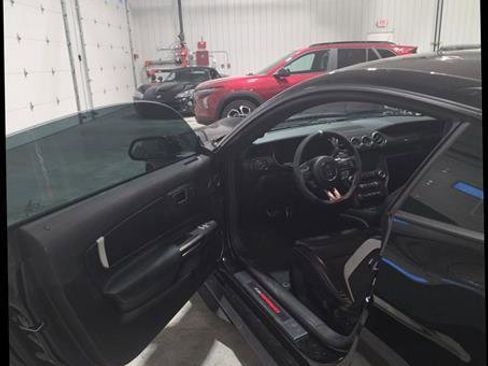 Used 2021 Ford Mustang Shelby GT500 w/ Carbon Fiber Track Pack RWD image 8