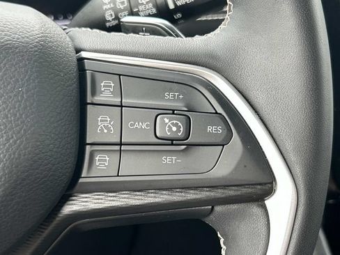 Used 2023 Jeep Grand Cherokee L Laredo AWD/4WD image 37