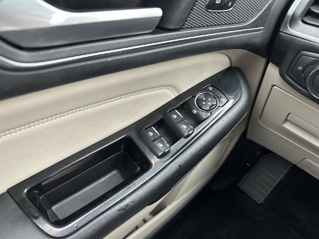 Used 2016 Ford Edge Titanium w/ Technology Package FWD image 14