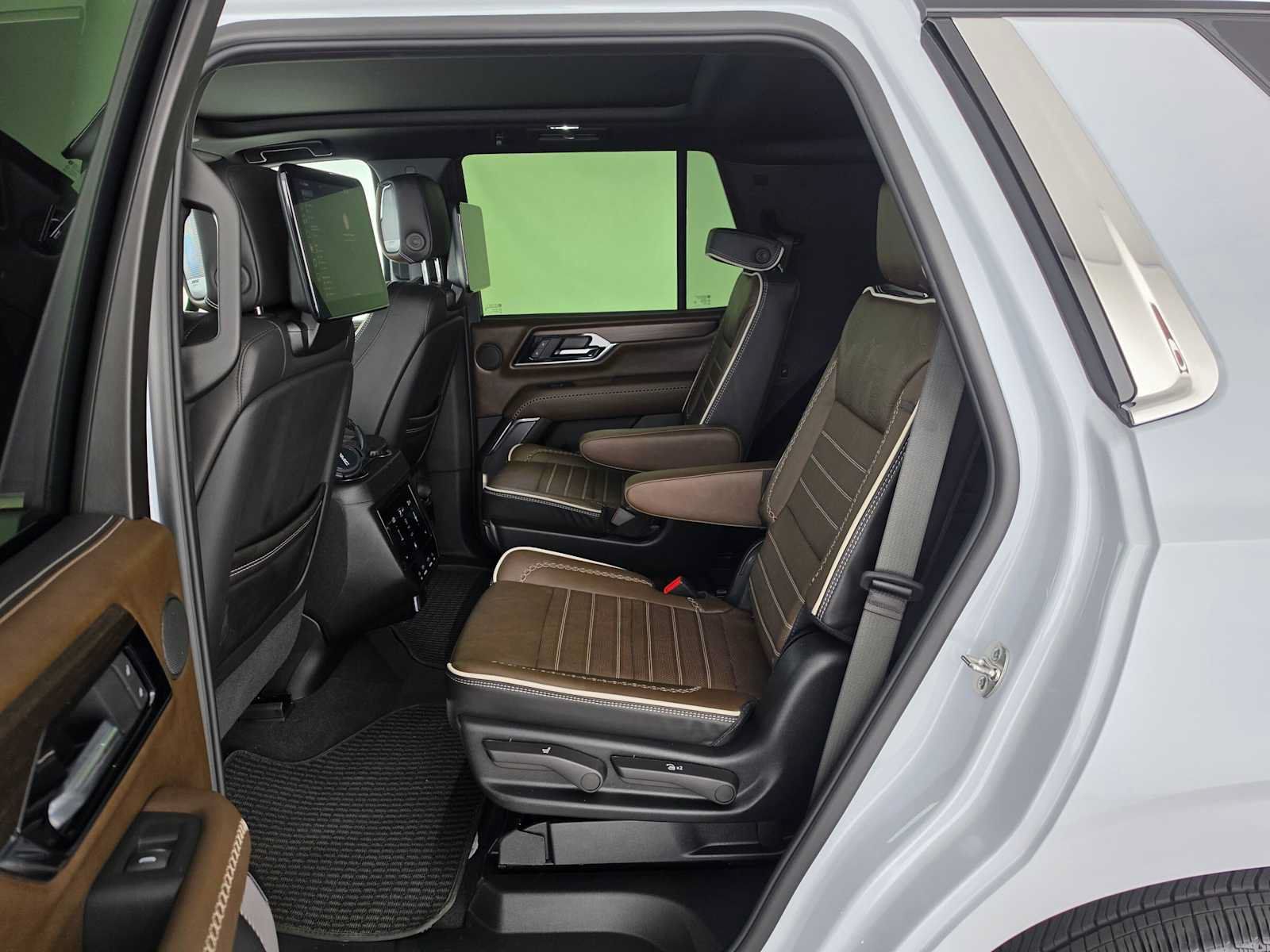 Used 2026 GMC Yukon Denali Ultimate AWD/4WD image 18