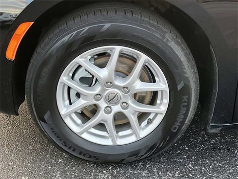 Used 2024 Chrysler Pacifica Touring-L image 10