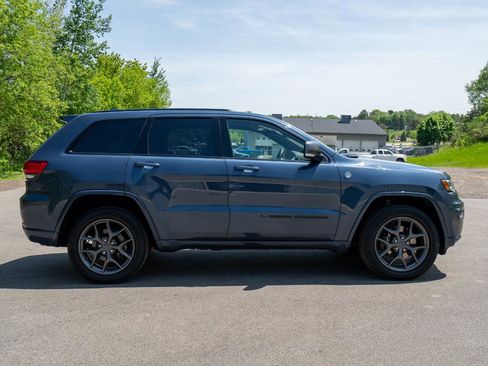 Used 2021 Jeep Grand Cherokee Limited AWD/4WD image 2