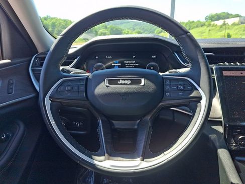 Used 2023 Jeep Grand Cherokee L Limited AWD/4WD image 19