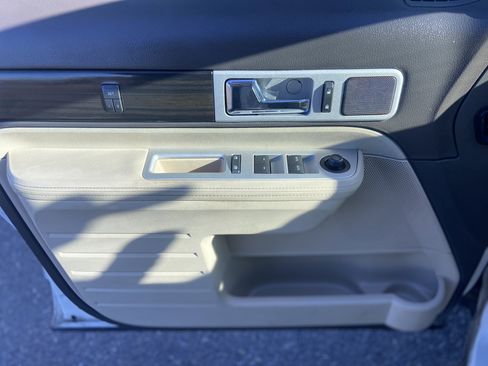 Used 2008 Lincoln MKX AWD image 18