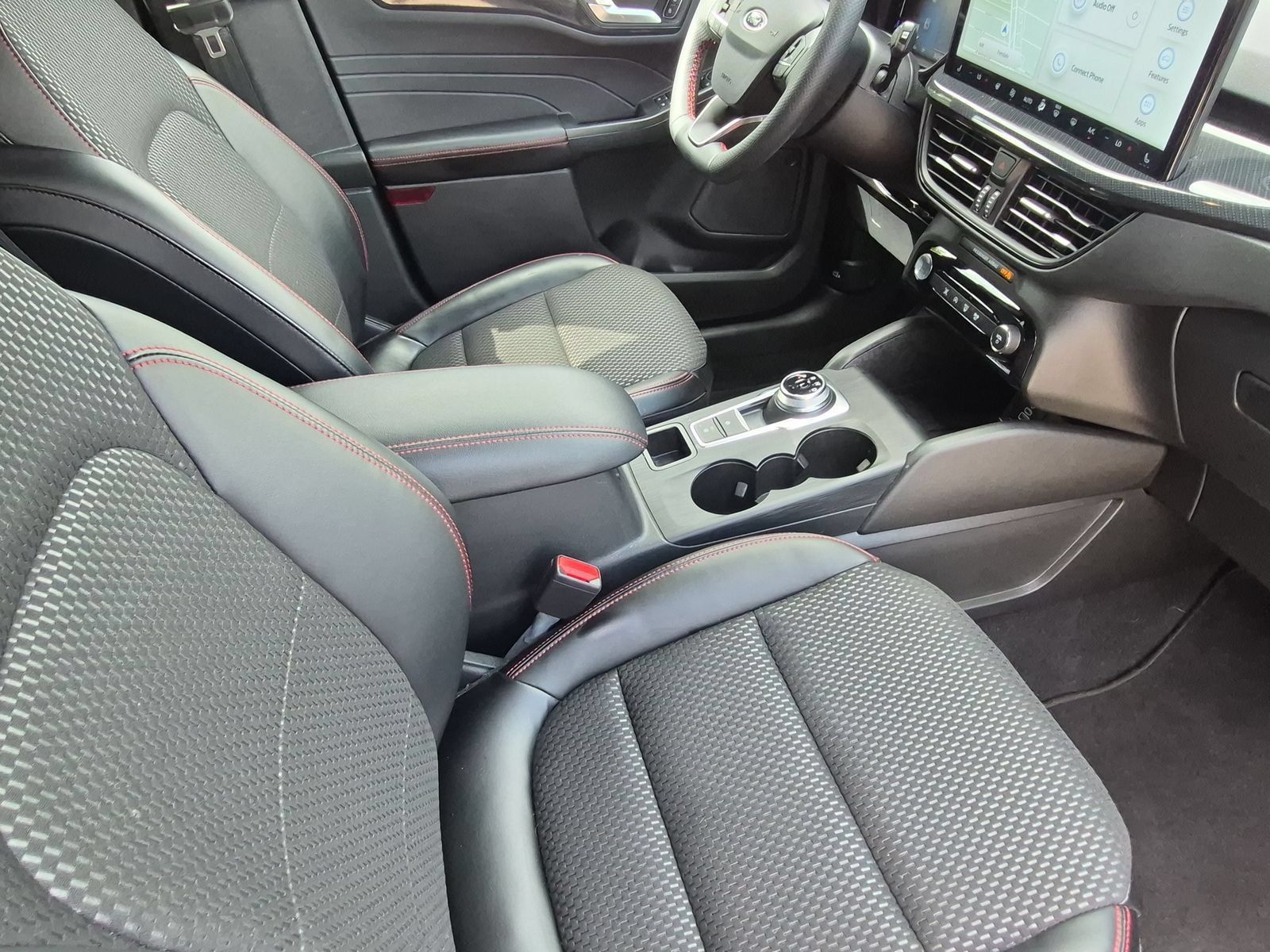 Used 2024 Ford Escape ST-Line w/ Tech Pack #1 AWD/4WD image 18
