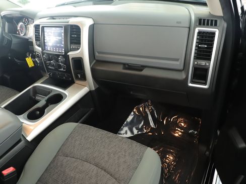 Used 2020 RAM 1500 Classic SLT w/ Luxury Group image 22