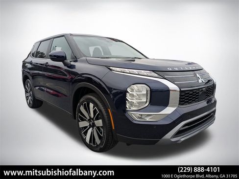 New 2025 Mitsubishi Outlander SE image 1