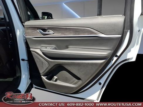 Used 2023 Jeep Grand Cherokee L Limited w/ Black Appearance Package AWD/4WD image 16