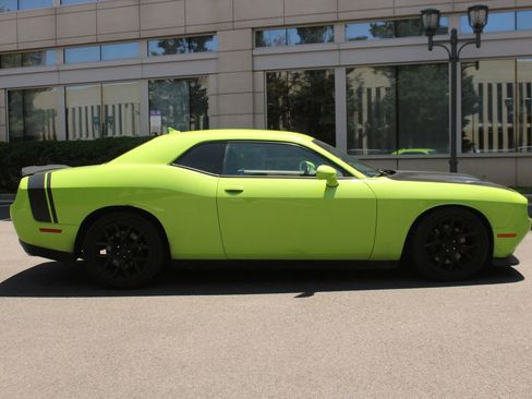 Used 2015 Dodge Challenger R/T Scat Pack w/ Scat Pack Appearance Package RWD image 6