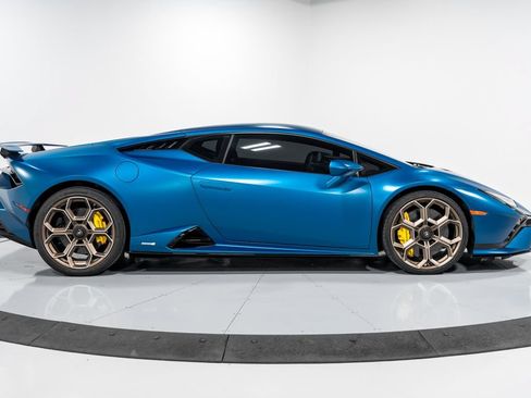 Used 2023 Lamborghini Huracan Tecnica RWD image 2