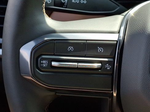 Certified 2025 GMC Canyon AT4 w/ Nightfall Edition AWD/4WD image 23