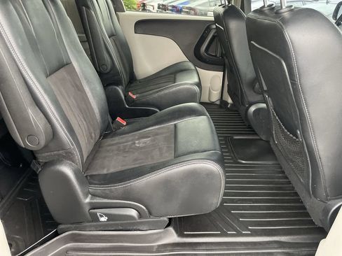 Used 2020 Dodge Grand Caravan SXT FWD image 23